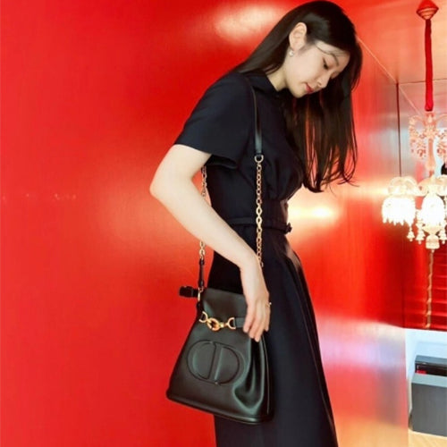 디올 미디움 세 디올 백 CD 엠보스드 버킷백 블랙 (김여나,지수,고민시 착용 )