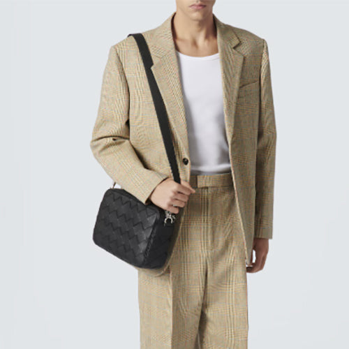 보테가 베네타 인트레치아토 카메라백 크로스백 블랙