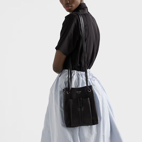 프라다 가죽 미니 숄더백 블랙
