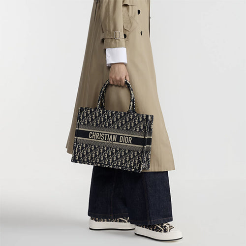 디올 북 토트백 미디엄 블루 디올 오블리크 자수